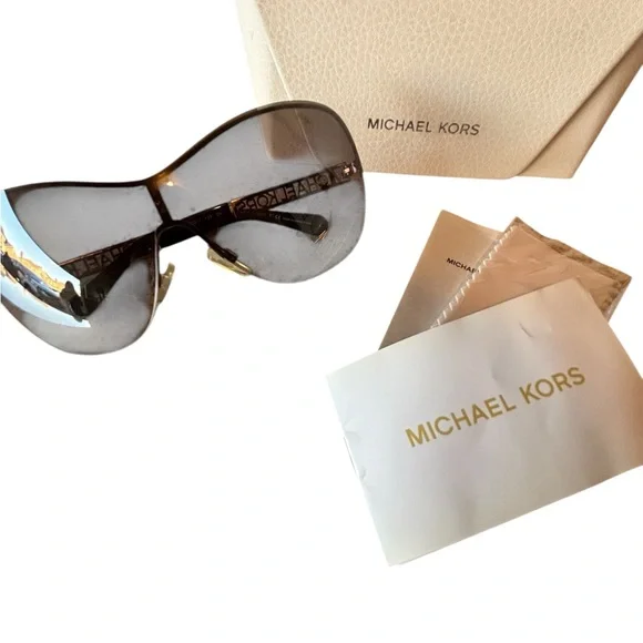 Michael Kors Black Grand Canyon Sunglasses with Case - Picture 2 of 7